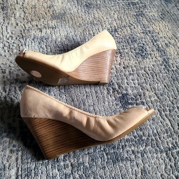 BCBGeneration Shoes - Bcbgeneration blush wedge pumps